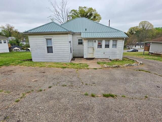 170 10th ST, Fieldale, VA 24089
