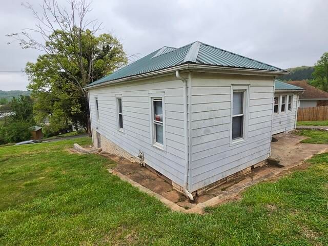 170 10th ST, Fieldale, VA 24089