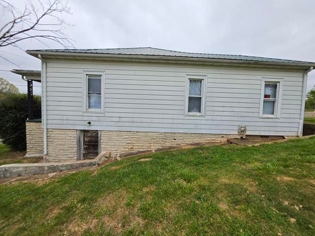 170 10th ST, Fieldale, VA 24089