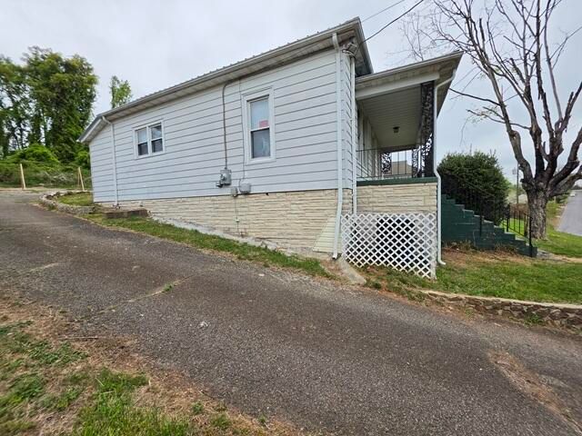 170 10th ST, Fieldale, VA 24089