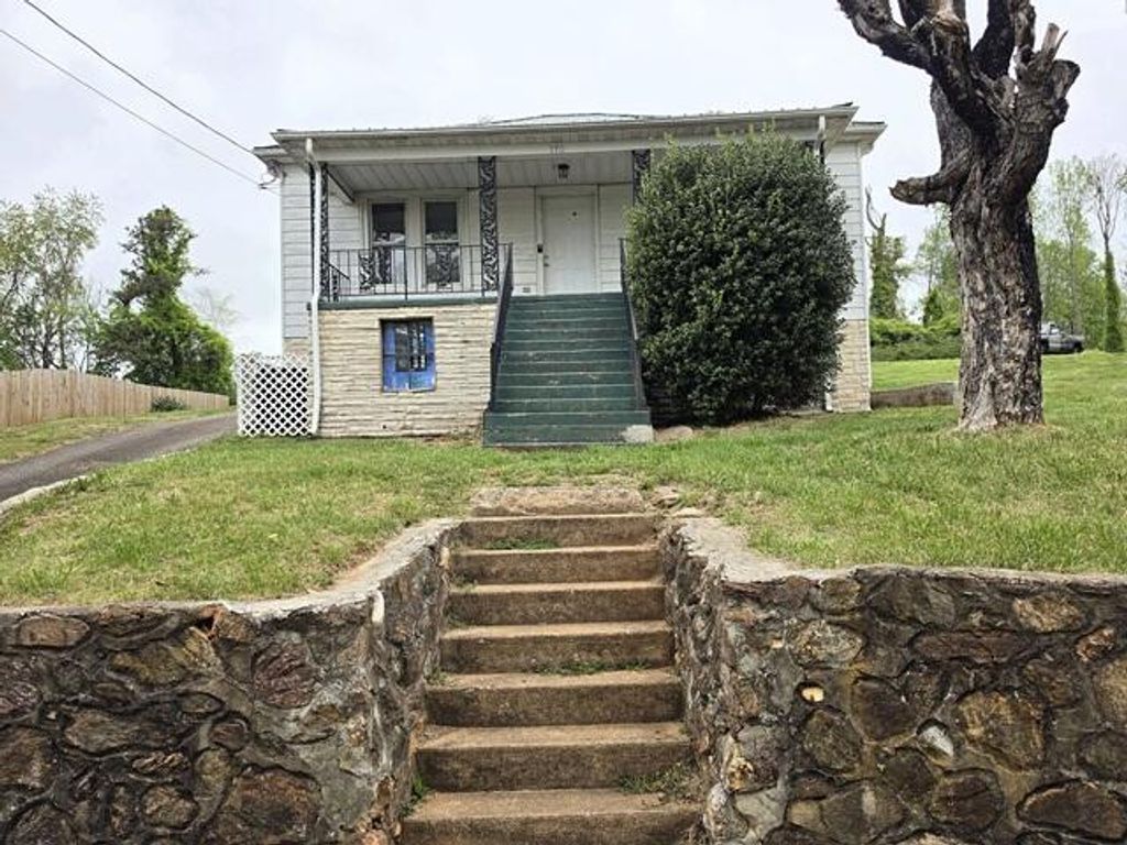 170 10th ST, Fieldale, VA 24089