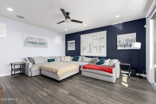 7045 W CARTER Drive, Chandler, AZ 85226