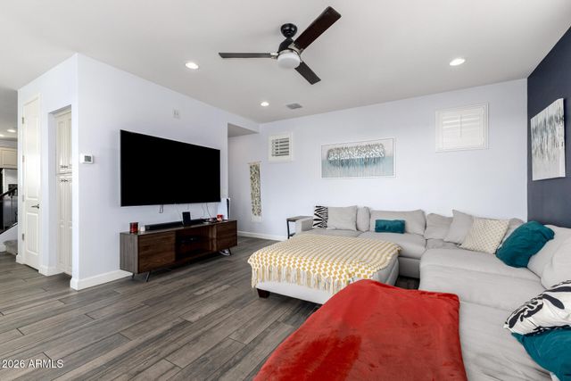 7045 W CARTER Drive, Chandler, AZ 85226