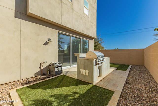 7045 W CARTER Drive, Chandler, AZ 85226