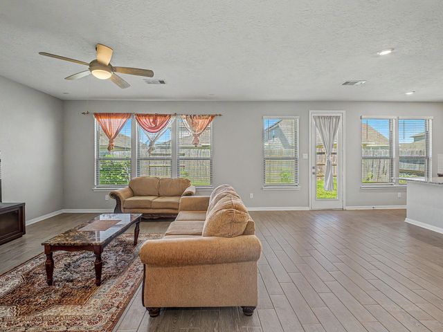 7202 Bakersfield Court, Rosharon, TX 77583