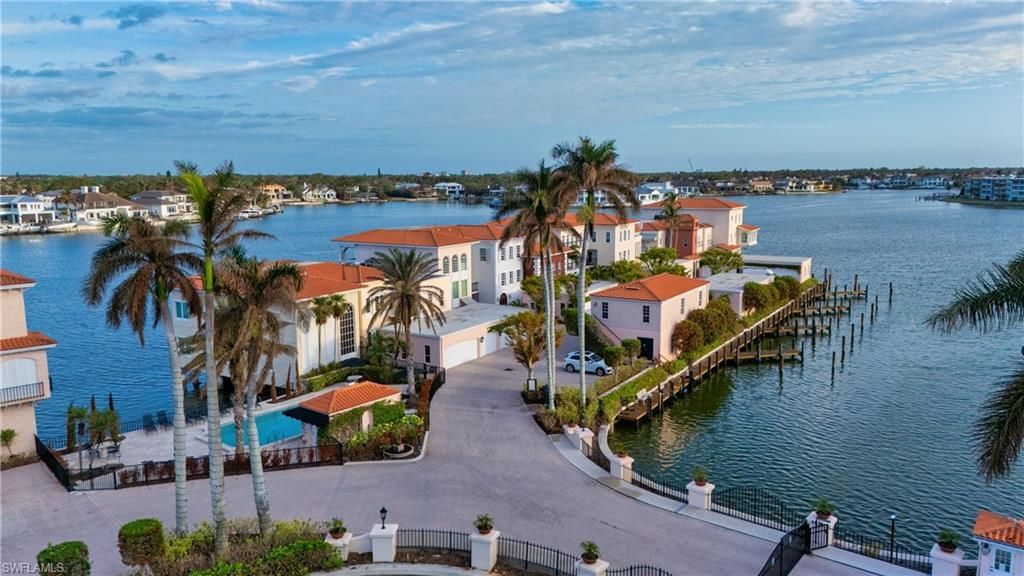4000 Gulf Shore BLVD N 1400, Naples, FL 34103