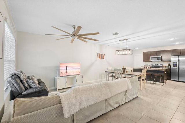 635 BELGROVE STREET, Debary, FL 32713