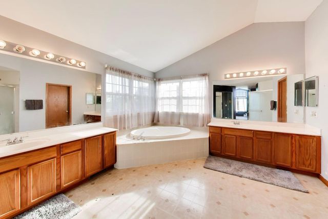1669 Montclair Drive, Elgin, IL 60123