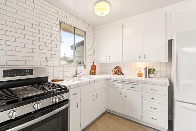 2247 Menalto Avenue, East Palo Alto, CA 94303