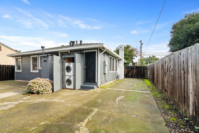 2247 Menalto Avenue, East Palo Alto, CA 94303