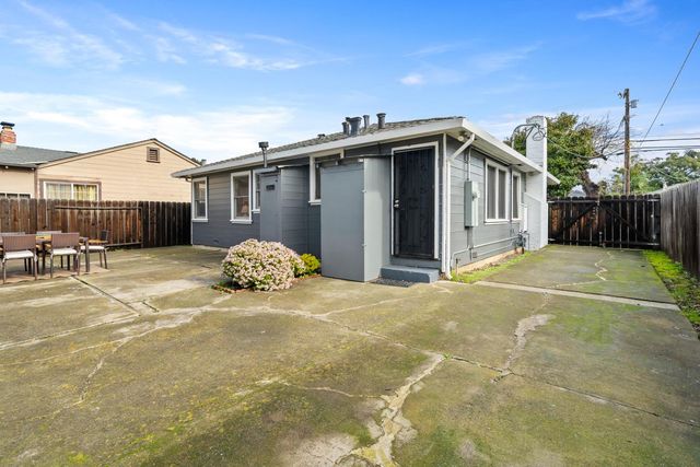 2247 Menalto Avenue, East Palo Alto, CA 94303