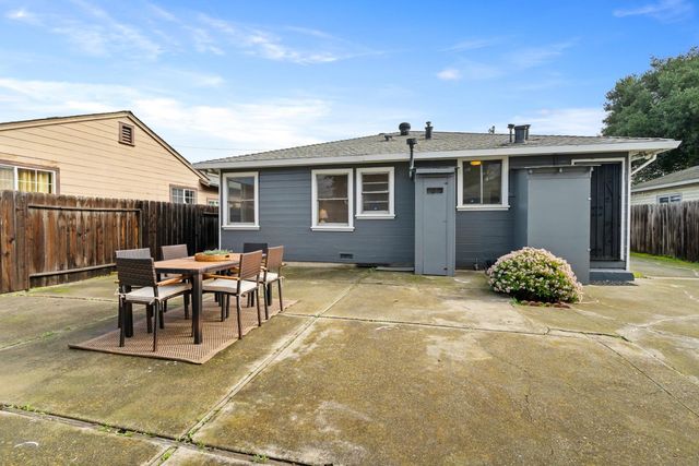 2247 Menalto Avenue, East Palo Alto, CA 94303