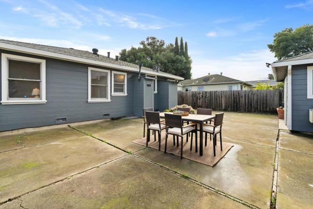2247 Menalto Avenue, East Palo Alto, CA 94303