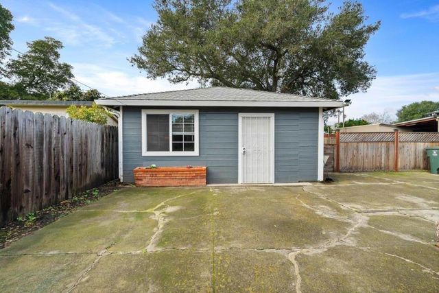 2247 Menalto Avenue, East Palo Alto, CA 94303