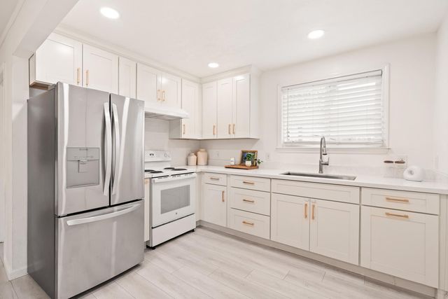 2247 Menalto Avenue, East Palo Alto, CA 94303