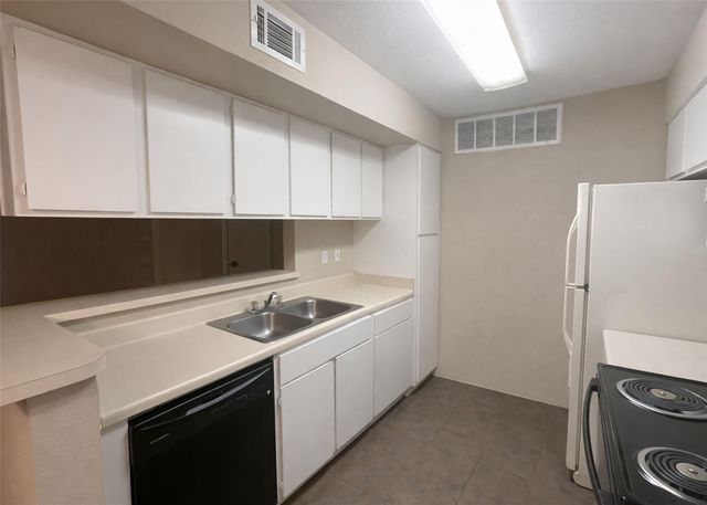 12905 Woodforest Boulevard 305, Houston, TX 77015