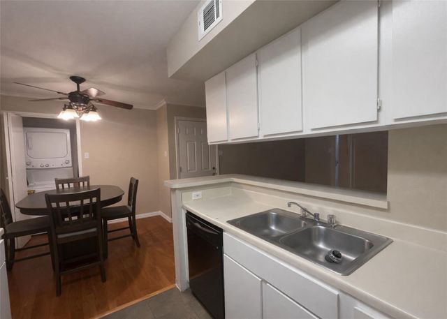 12905 Woodforest Boulevard 305, Houston, TX 77015