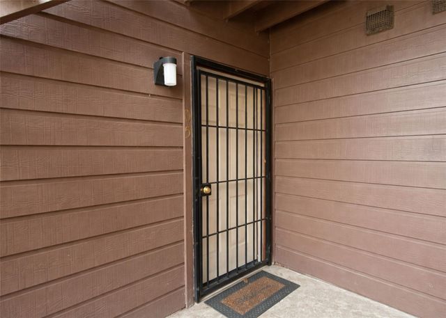 12905 Woodforest Boulevard 305, Houston, TX 77015