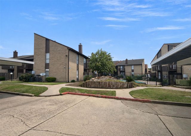 12905 Woodforest Boulevard 305, Houston, TX 77015