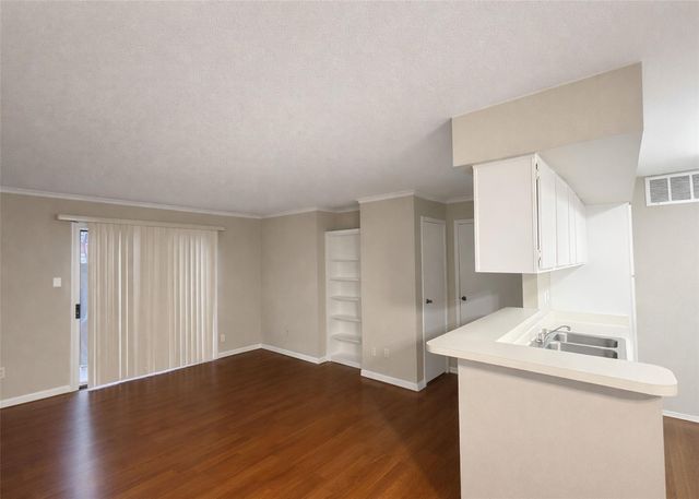 12905 Woodforest Boulevard 305, Houston, TX 77015