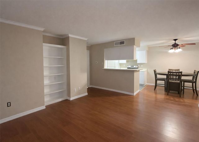 12905 Woodforest Boulevard 305, Houston, TX 77015