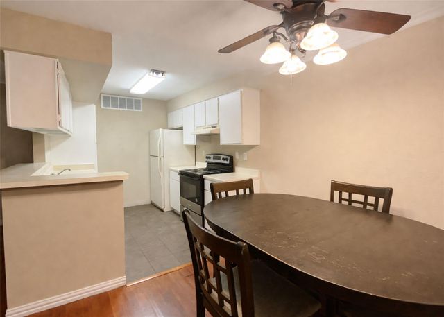 12905 Woodforest Boulevard 305, Houston, TX 77015