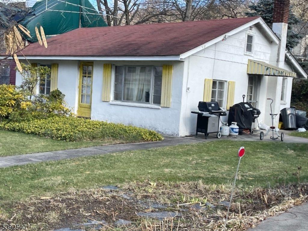 81 Main St, Stanhope Boro, NJ 07874