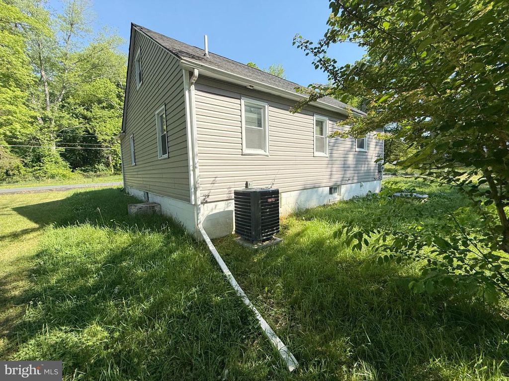 Image 5 of property listing at 1535 MITCHELL LN, Aberdeen, MD 21001