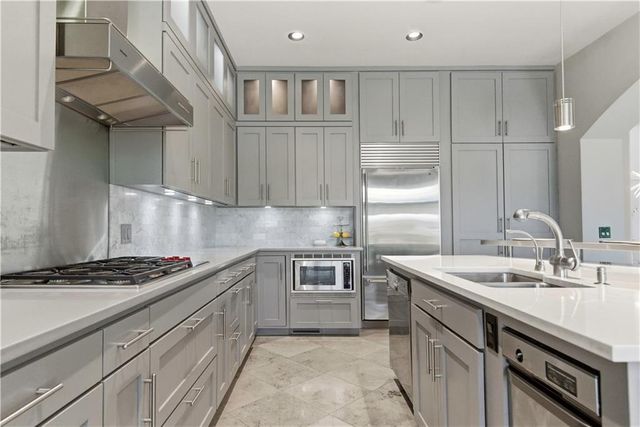 4824 W 144th Terrace, Overland Park, KS 66224