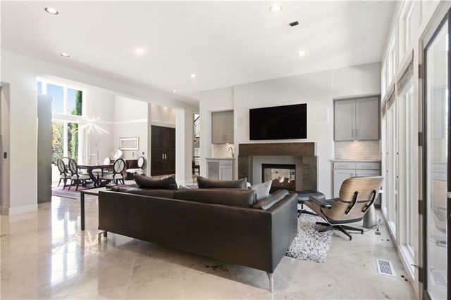 4824 W 144th Terrace, Overland Park, KS 66224