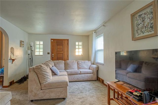 5208 White Oak Dr, Penn Hills, PA 15147