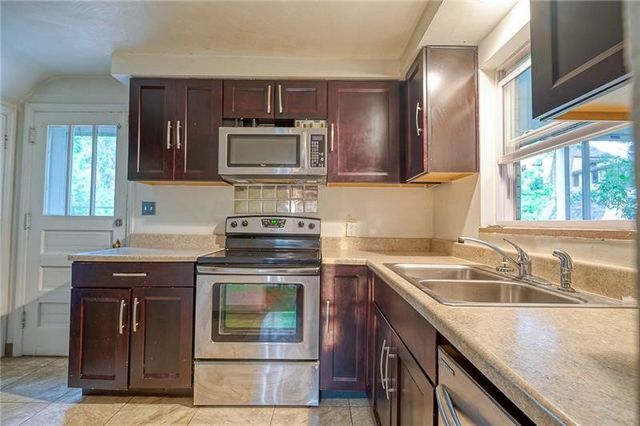 5208 White Oak Dr, Penn Hills, PA 15147