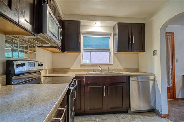 5208 White Oak Dr, Penn Hills, PA 15147