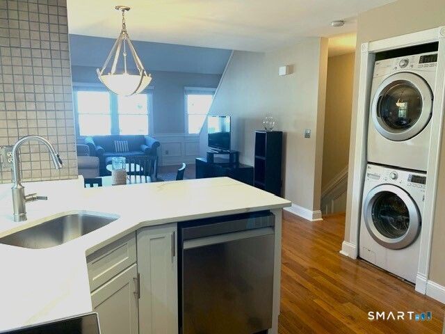 65 Ellsworth Street APT 302, Bridgeport, CT 06605