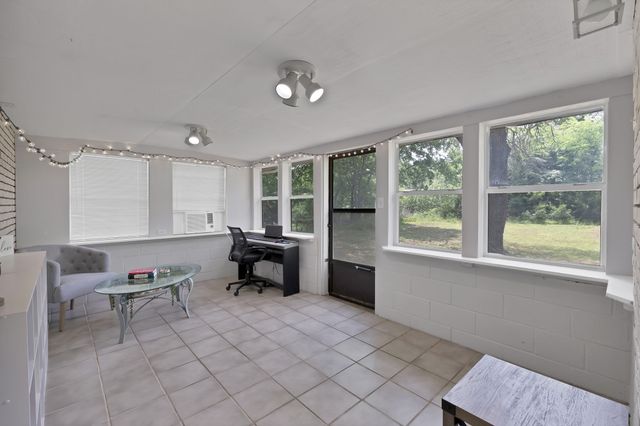 1429 W Water Street, Weatherford, TX 76086