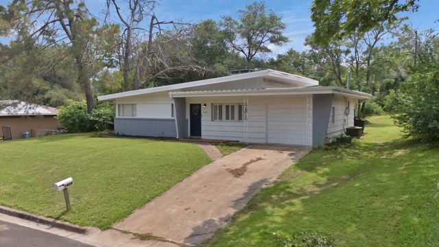 1429 W Water Street, Weatherford, TX 76086