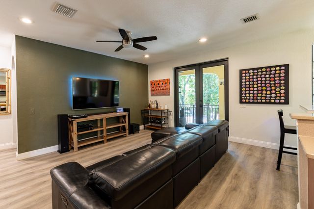 1639 PASSION VINE Circle 16-4, Weston, FL 33326