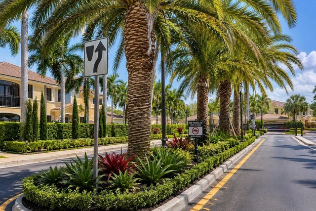 1639 PASSION VINE Circle 16-4, Weston, FL 33326