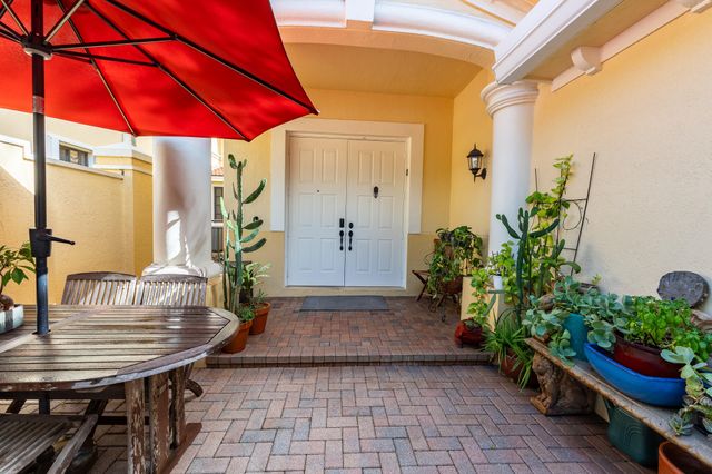 1639 PASSION VINE Circle 16-4, Weston, FL 33326