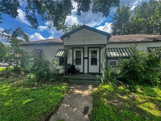 901 Post Oak Street, Hearne, TX 77859