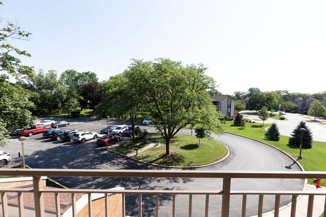 701 Lake Hinsdale Drive 306, Willowbrook, IL 60527