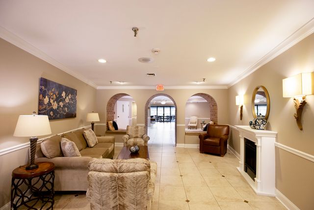 701 Lake Hinsdale Drive 306, Willowbrook, IL 60527