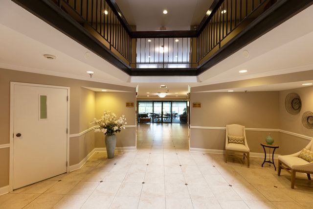 701 Lake Hinsdale Drive 306, Willowbrook, IL 60527