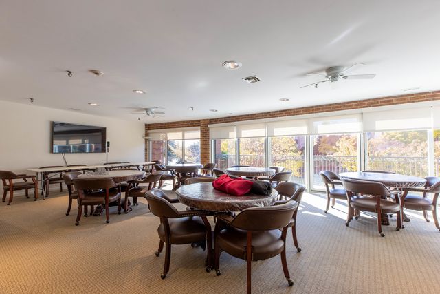 701 Lake Hinsdale Drive 306, Willowbrook, IL 60527