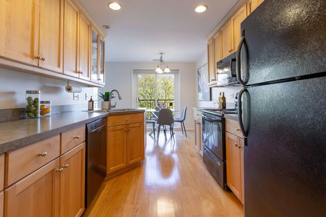 701 Lake Hinsdale Drive 306, Willowbrook, IL 60527