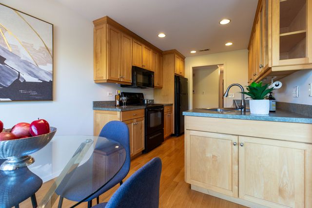 701 Lake Hinsdale Drive 306, Willowbrook, IL 60527