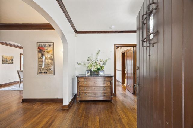 2345 Blue Bonnet Boulevard, Houston, TX 77030