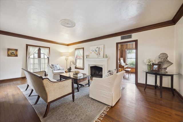 2345 Blue Bonnet Boulevard, Houston, TX 77030