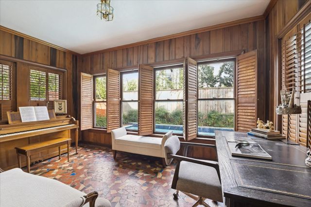 2345 Blue Bonnet Boulevard, Houston, TX 77030