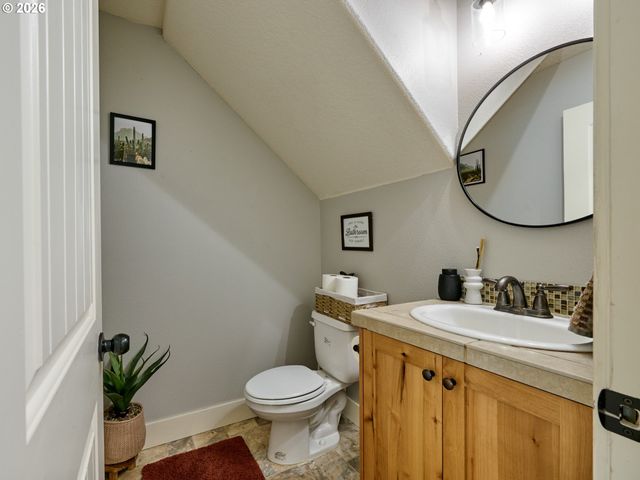 1025 Se MILLRIGHT Ave, Mc Minnville, OR 97128